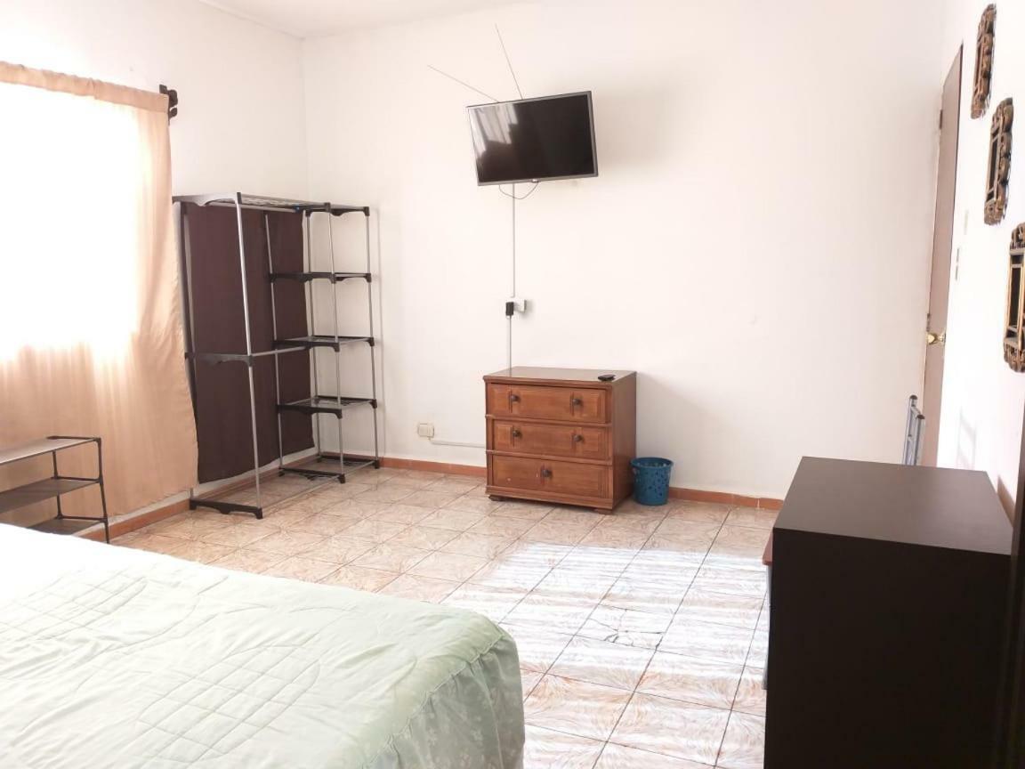 Auberge de jeunesse Julio House à León de los Aldamas Extérieur photo